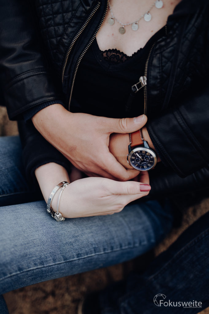 Paarfoto Detailfoto Händchenhalten