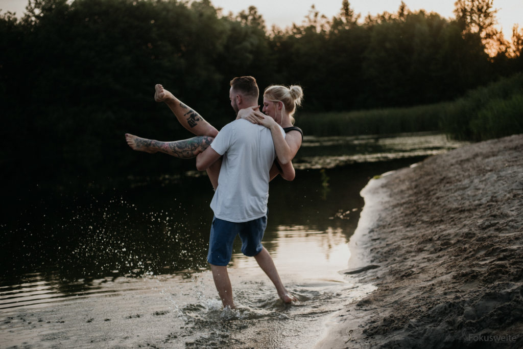 Paarshoot am See Paarfotografie mit viel Spaß nähe Eutin