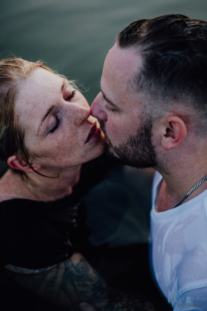 Paarshooting Paar küsst sich Eutin