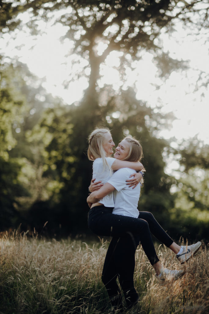 Paarfoto outdoor im Schlosspark in Eutin