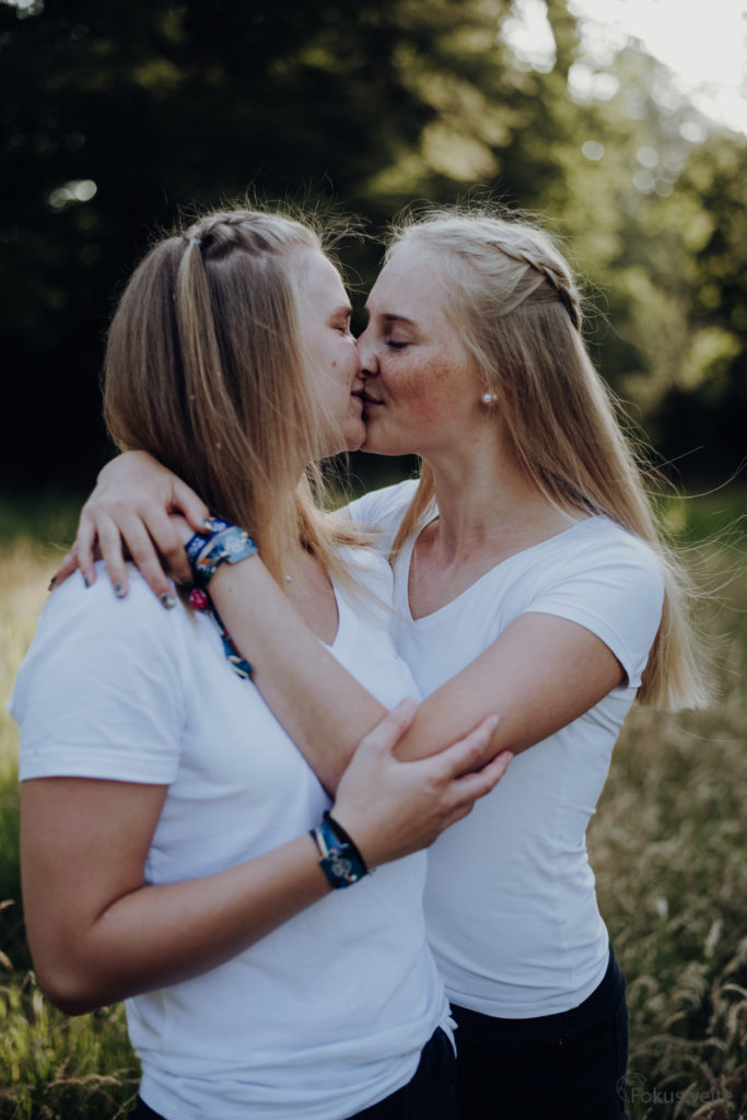 Paarfoto Paar küsst sich in Eutin