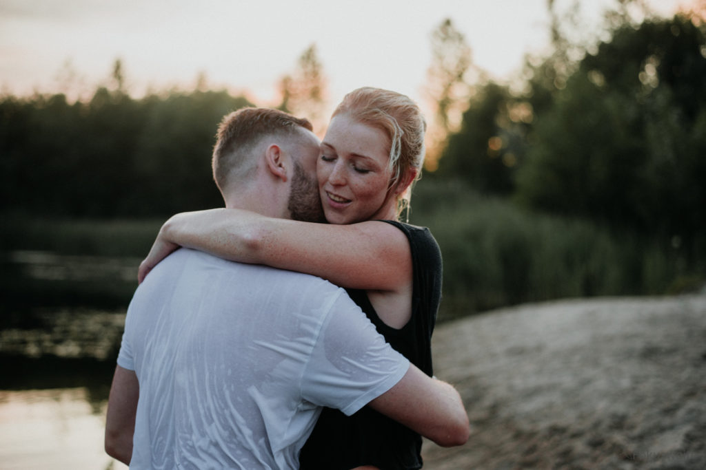 Paarfotografie bei Eutin am See Umarmung