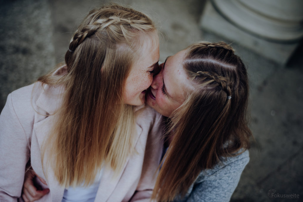 Detailfoto Paarfoto Eutin Schloss Sonnentempel