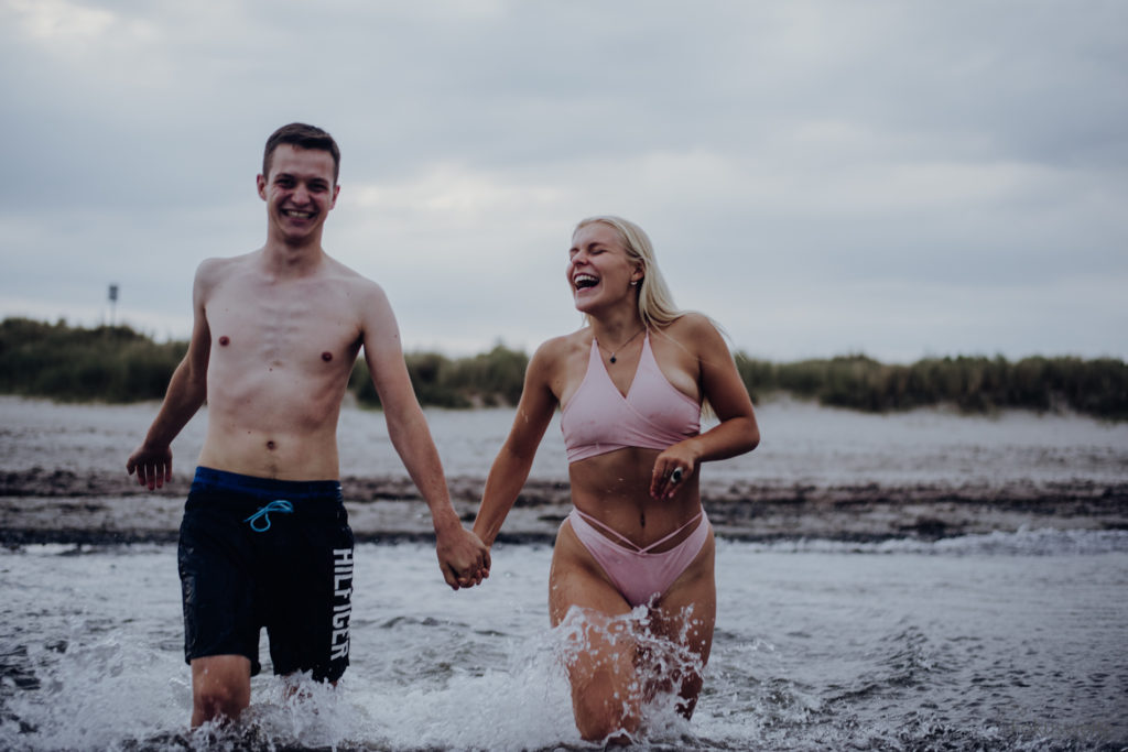 Paarshooting Ostsee am Strand von Grömitz