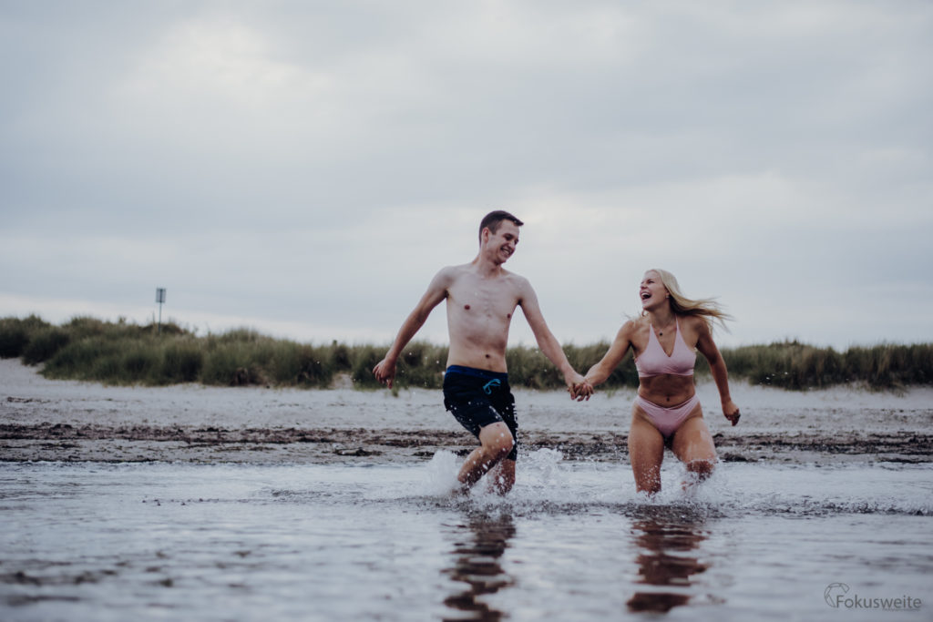 Pärchenfotos im Urlaub an der Ostsee - bei Grömitz